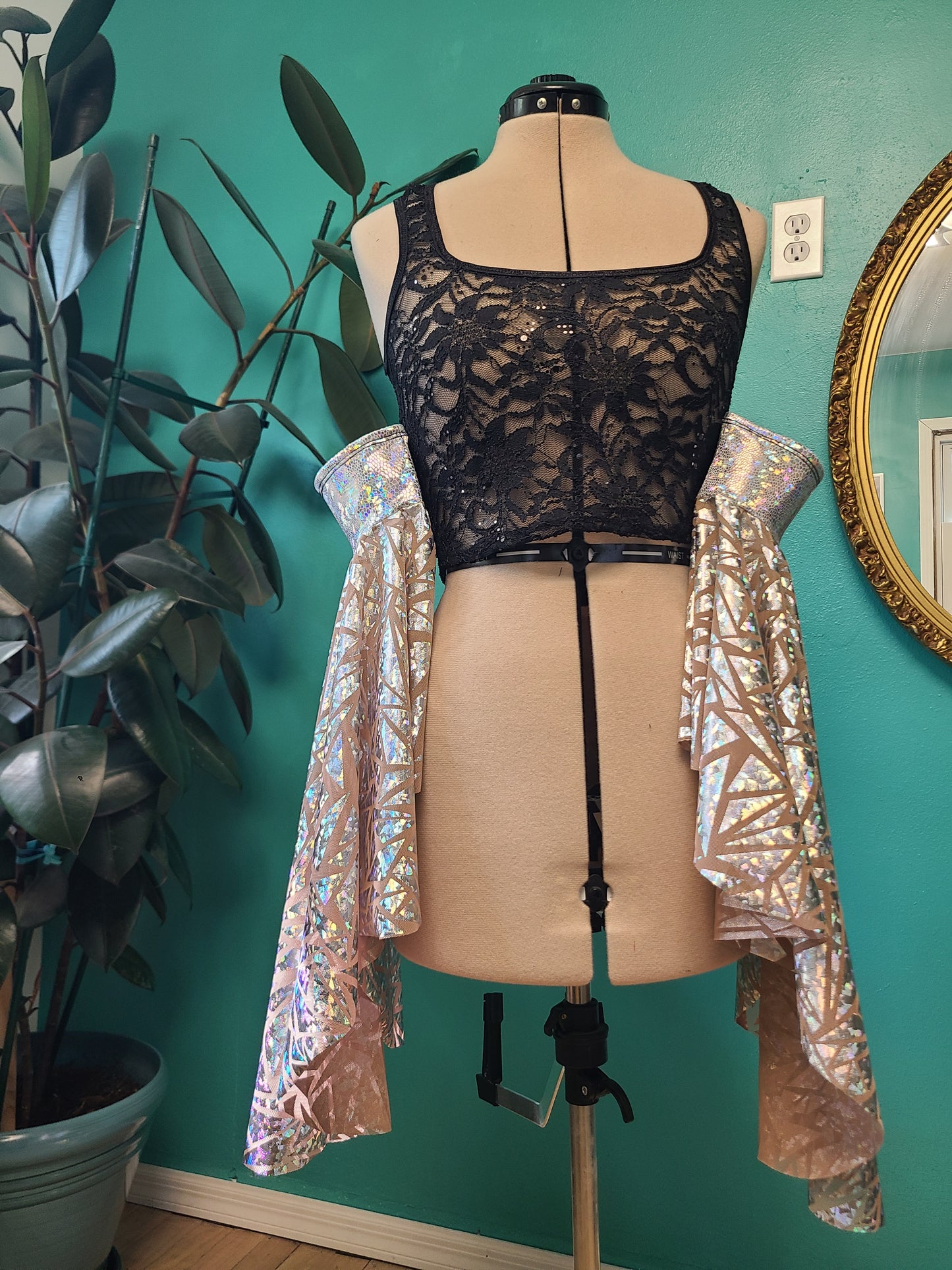 Shattered Glass Bell Sleeves