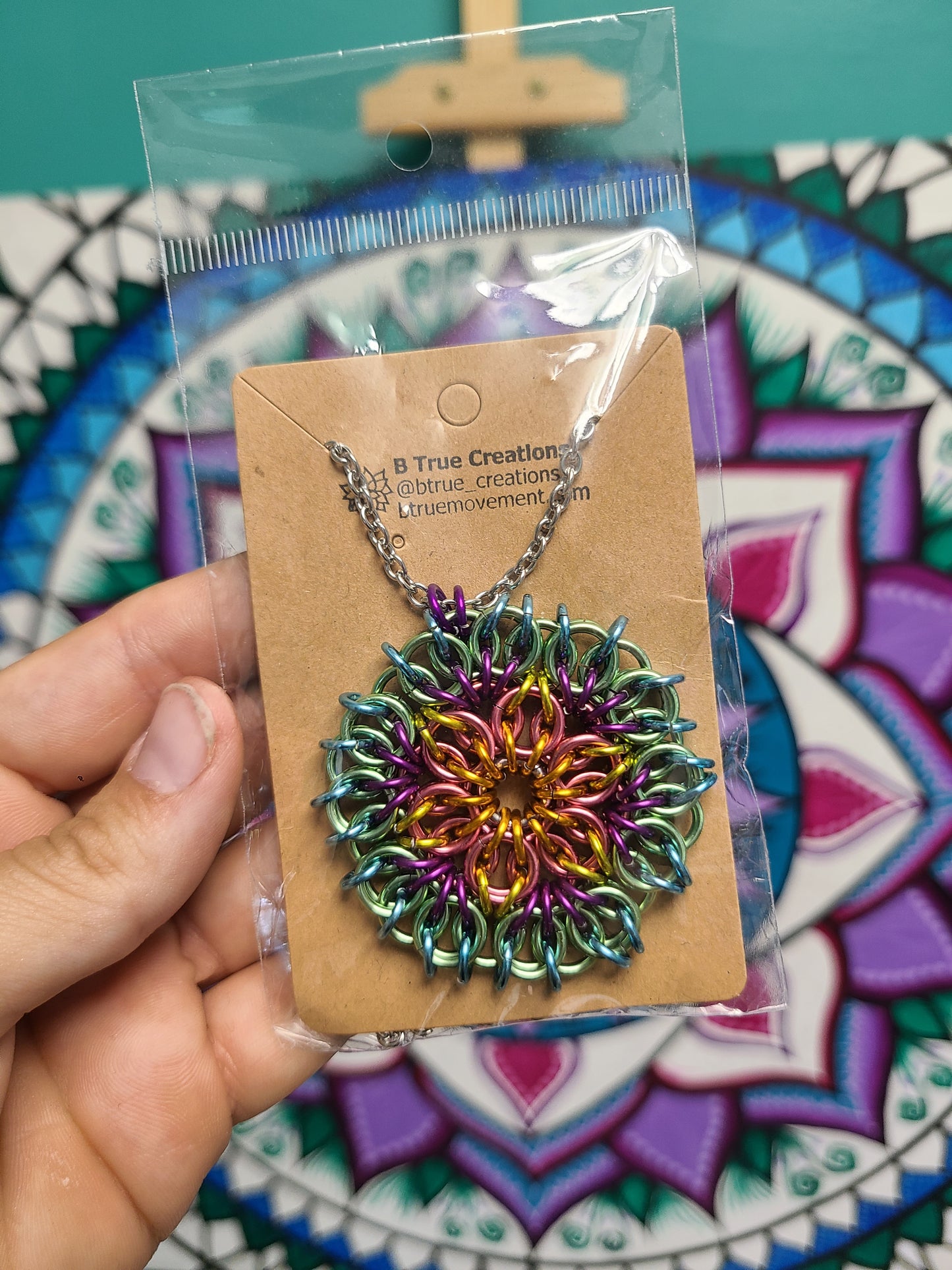 Chainmail Mandala Necklace - Green/Blue
