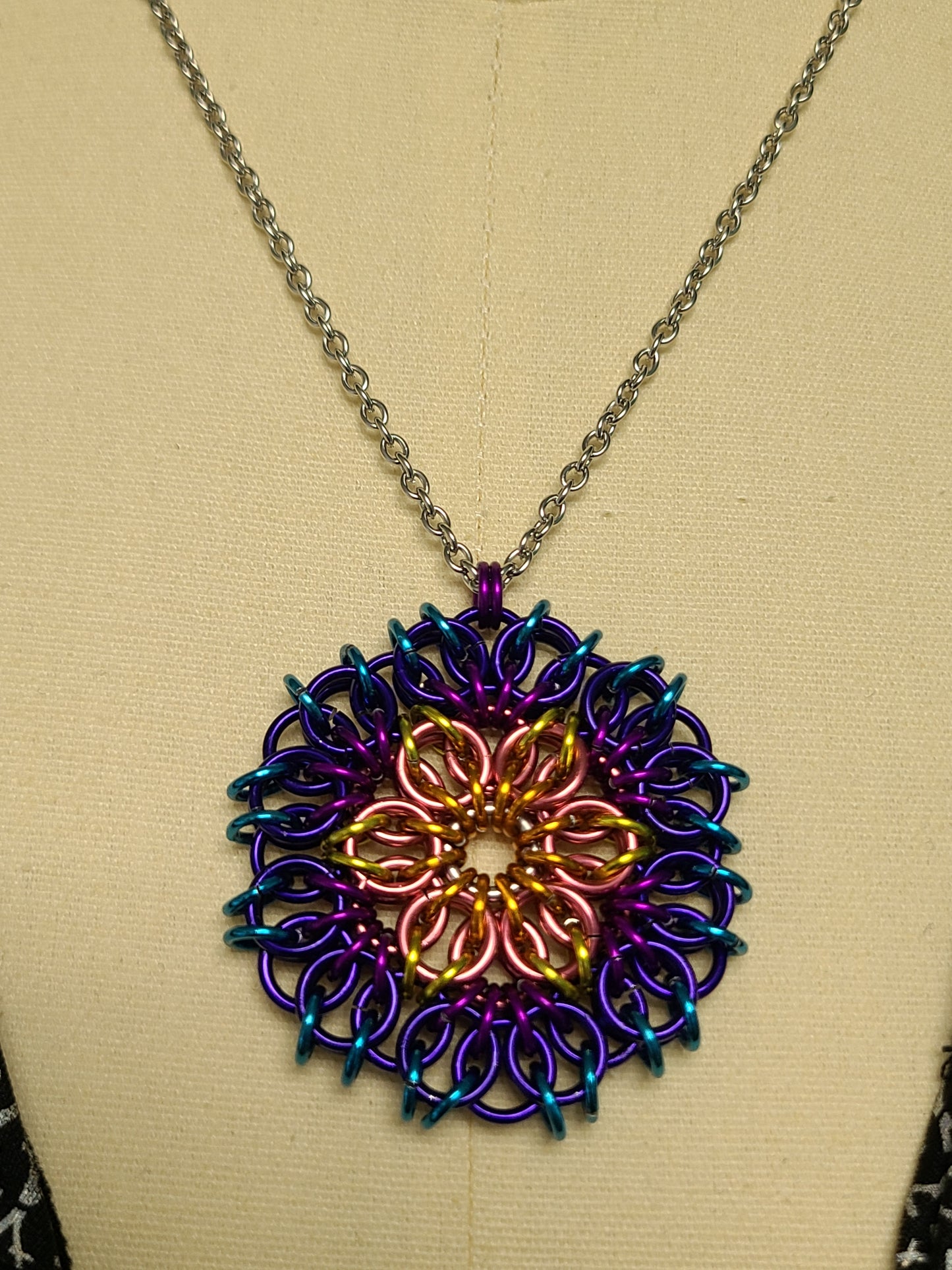Chainmail Mandala Necklace - Purple/Blue