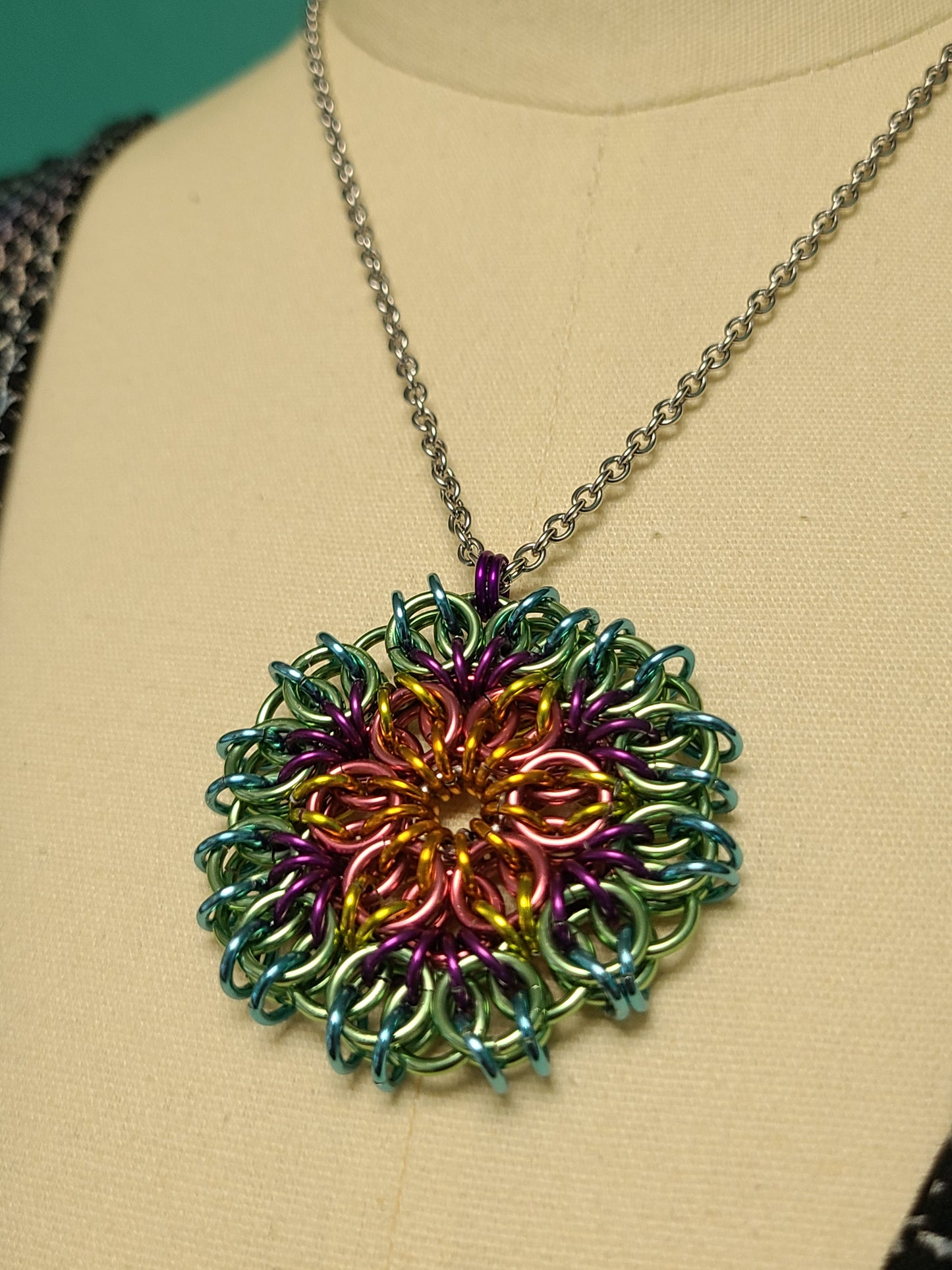 Chainmail Mandala Necklace - Green/Blue